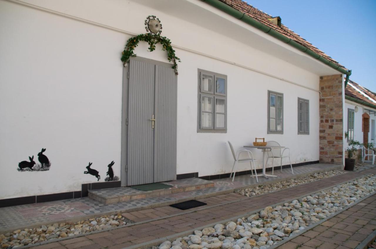 Notas Tuecsoek Vendeghaz Apartment Agyagosszergeny Bagian luar foto
