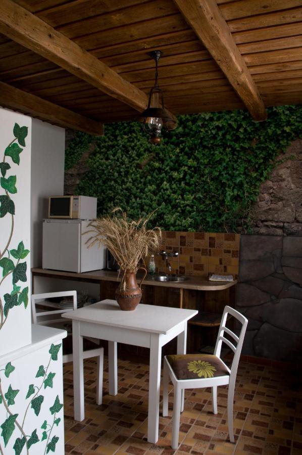Notas Tuecsoek Vendeghaz Apartment Agyagosszergeny Bagian luar foto