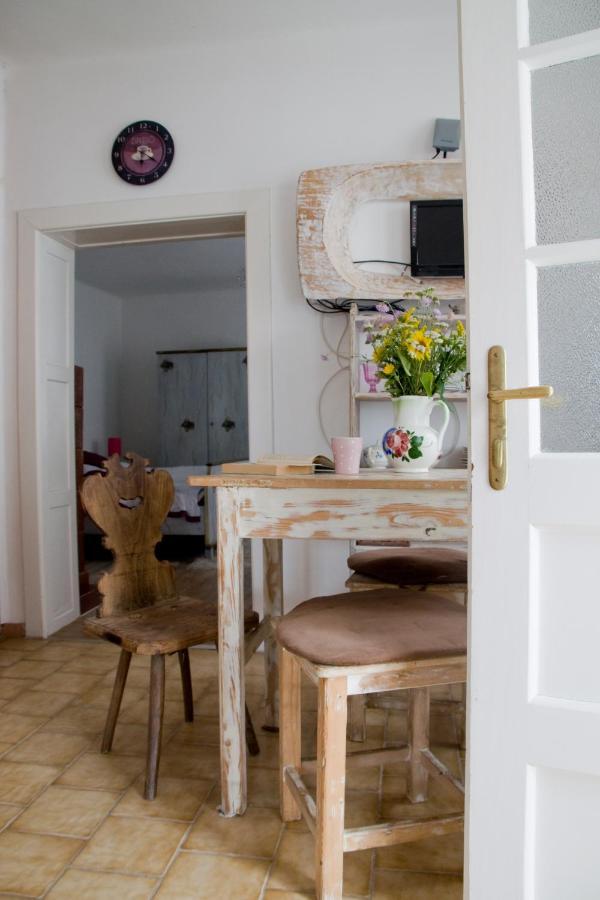Notas Tuecsoek Vendeghaz Apartment Agyagosszergeny Bagian luar foto