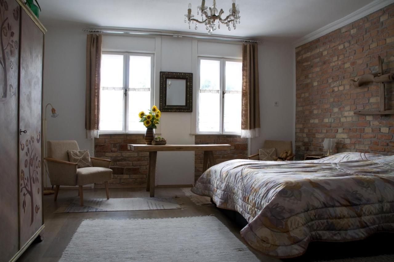 Notas Tuecsoek Vendeghaz Apartment Agyagosszergeny Bagian luar foto
